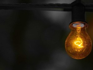 Conta de luz deve continuar com bandeira vermelha até o fim do ano