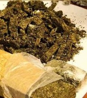 Mulher é flagrada com drogas escondidas dentro de panela de pressão