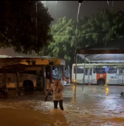 [Vídeo] Chuvas deixam ruas alagadas e estragos em Maceió e no interior