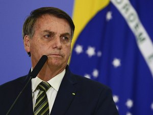 Bolsonaro pede a Crivella o retorno do futebol no Rio