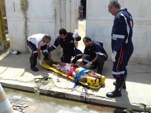 Homem que sofreu agressão com barra de ferro morre