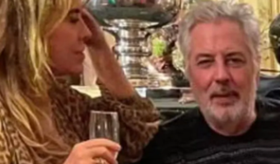 Viúvo de Rita Lee posta foto em Paris com ex-esposa de Fernando Collor