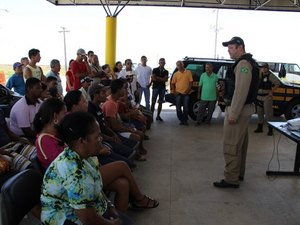 PRF sensibiliza condutores e passageiros antes do Carnaval