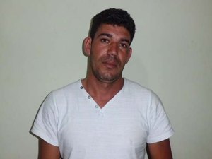 Motorista bêbado bate em viatura policial e acaba preso