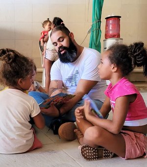 Mochileiro Pela Educação: alagoano viaja pelo Brasil distribuindo livros às crianças