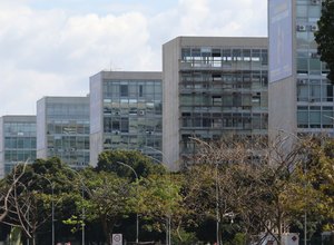 Governo substitui ministros que pretendem se candidatar nas eleições