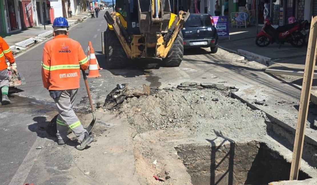 Obra emergencial em galeria de drenagem interdita ruas no bairro do Clima Bom