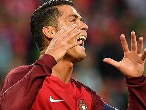 Na Eurocopa Islândia surpreende Portugal. Na Copa América, Argentina goleia Bolivia