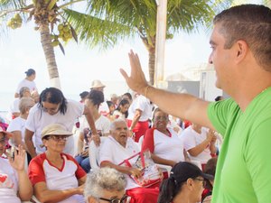 Dani Vasconcelos participa de encontro com grupo Coração Valente