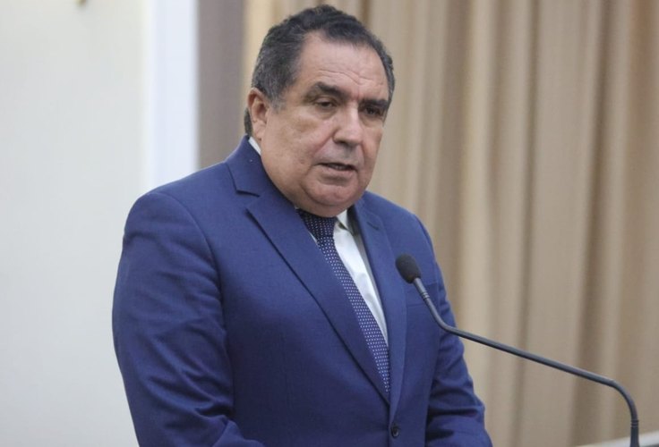 Deputado aproveita aniversário de Marcelo Victor para denunciar mortes de cães e gatos no Sertão