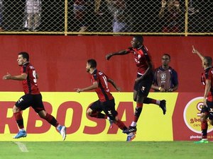 Confusão, virada e apagão: Vitória bate Bahia no 1º jogo da semi na Copa do Nordeste