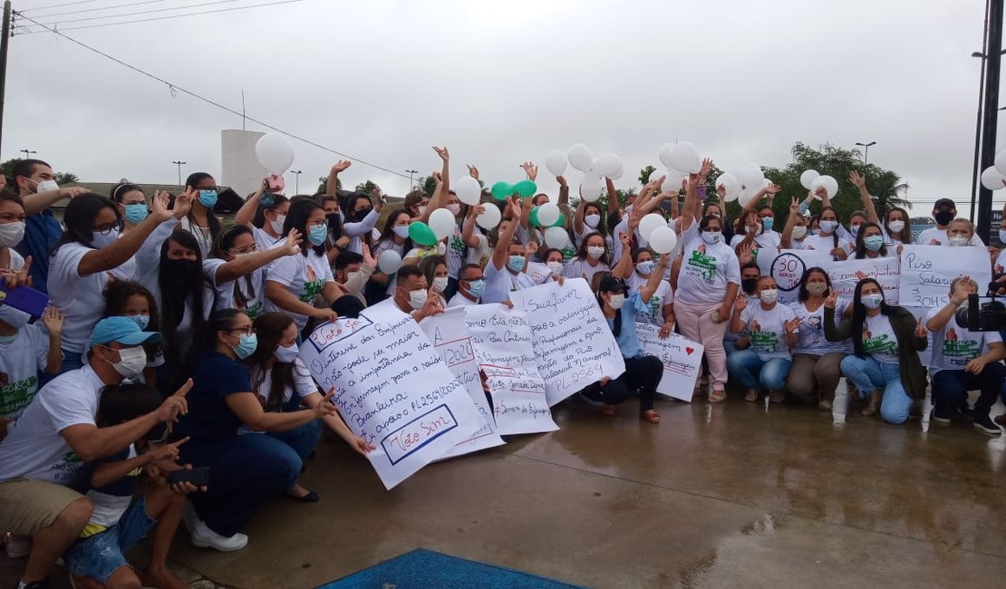 [Vídeo] Profissionais de enfermagem fazem protesto por piso salarial nacional em Arapiraca