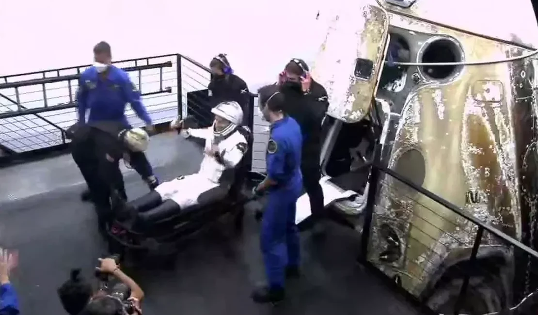 Quatro astronautas voltam à Terra após quase três meses no espaço
