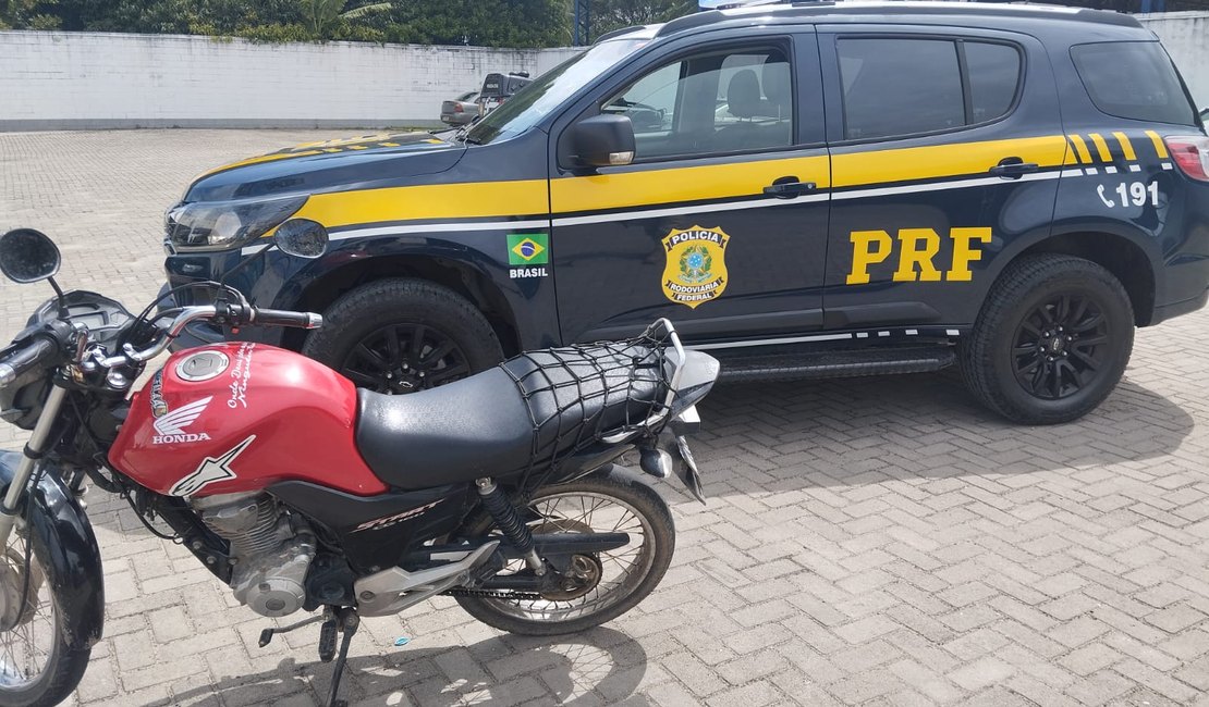 PRF prende em Rio Largo homem por receptação de moto roubada em Aracaju