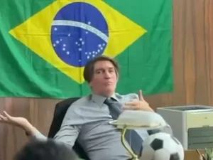 Ator que viverá Bolsonaro no cinema manda recado à família