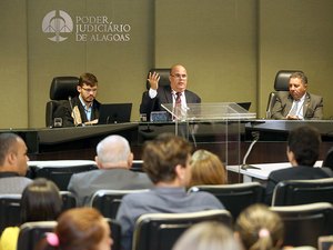 Audiência entre Prefeitura e servidores da Educação termina sem acordo