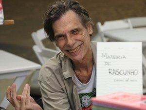 Após abrir mão da fama, ator se diz livre: 'A rua é onde você muda o mundo'