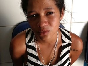 PC prende mulher que armazenava e distribuía drogas para reeducandos