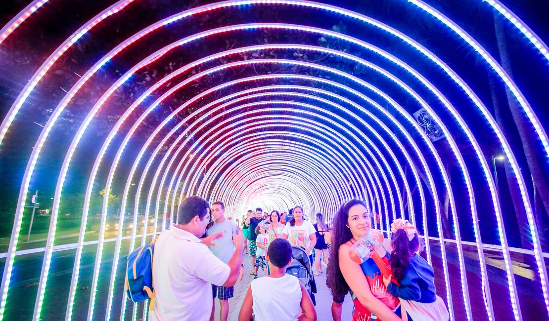 Iluminação de natal em Maceió: selfies de madrugada e destaque internacional