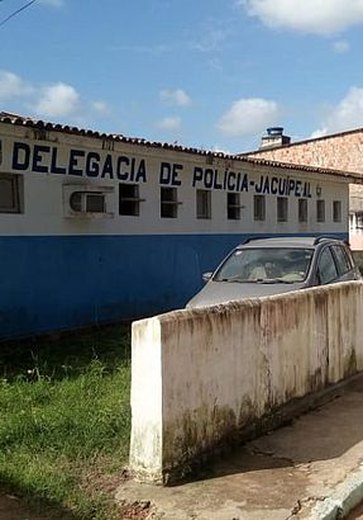 Suspeito de furtar no complexo esportivo tenta se esconder embaixo da cama e é preso em Jacuípe