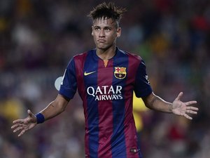 Neymar sofre entorse e vira dúvida no Barça