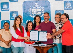 Na Expobacia Leiteira, Paulo Dantas lança programa e assina termo de fomento ao cooperativismo alagoano