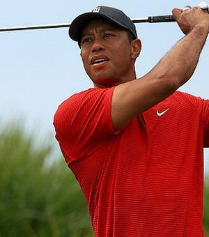 Tiger Woods está 'se recuperando e de bom humor'