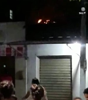 Incêndio em padaria chama a atenção de populares em São José da Laje