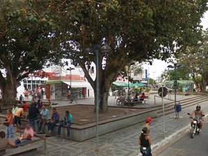 Homem é esfaqueado na Praça Marques da Silva, em Arapiraca