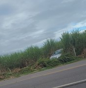 Caminhão derrama óleo na AL-105 e provoca três acidentes em Matriz de Camaragibe