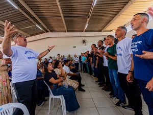 Coral de 60 vozes emociona público no aniversário da Comunidade Dona Paula