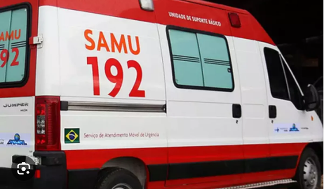 Ambulância da Samu bate no muro da própria base em Santana do Ipanema