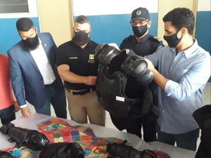 Com emendas de quando era deputado, JHC entrega equipamentos para Guarda Municipal