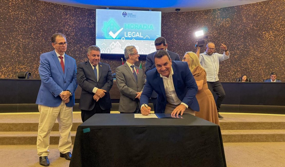 Prefeito Allan de Jesus assina acordo de cooperação técnica para Moradia Legal em Porto de Pedras