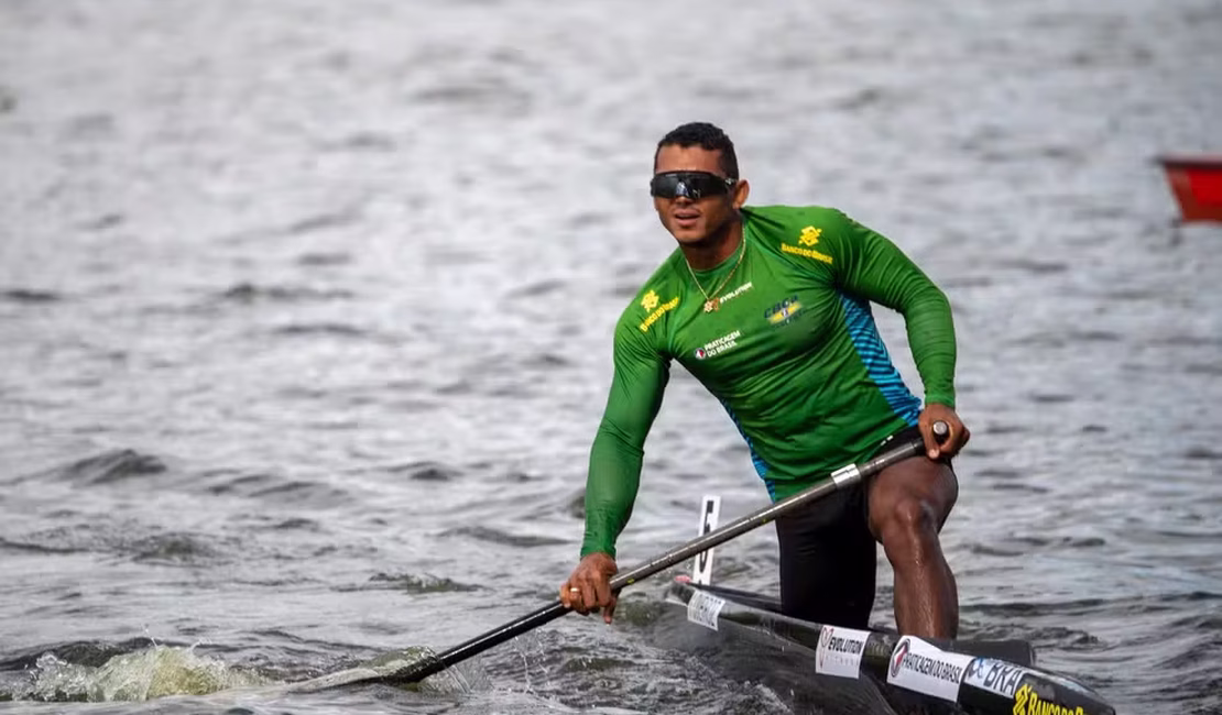 Isaquias Queiroz conquista medalha de ouro no Mundial de Canoagem
