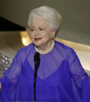 Olivia de Havilland, estrela de O Vento Levou, morre aos 104 anos