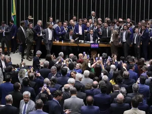 Corregedor da Câmara pede suspensão de 3 deputados envolvidos em motim