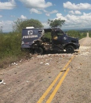 Criminosos explodem carro forte no Sertão de Pernambuco