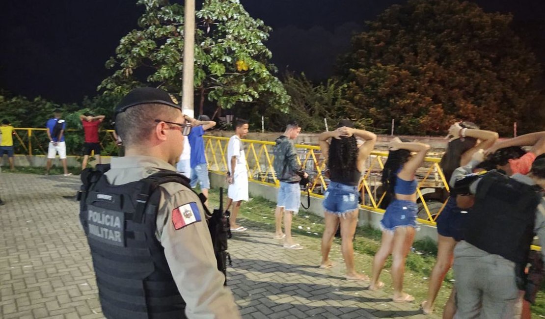 Polícia Militar impede bailão no Mirante do jacintinho, em Maceió