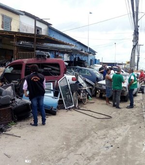 Prefeitura realiza ação conjunta para desobstrução de via pública em Maceió