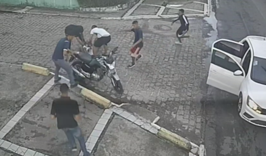 Câmeras flagram torcedor do CSA sendo agredido no Tabuleiro dos Martins