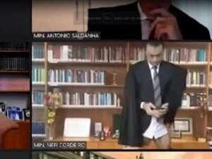 Vídeo: Ministro do STJ aparece sem calça durante sessão virtual