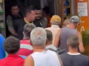 Comerciante é preso após agredir funcionária e tentar atacar policial em Caruaru