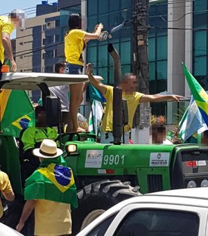 Carro oficial da Prefeitura de Maceió é usado em manifestação pró-Bolsonaro