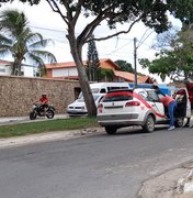 Acidente envolvendo viatura policial é registrado em avenida de Arapiraca