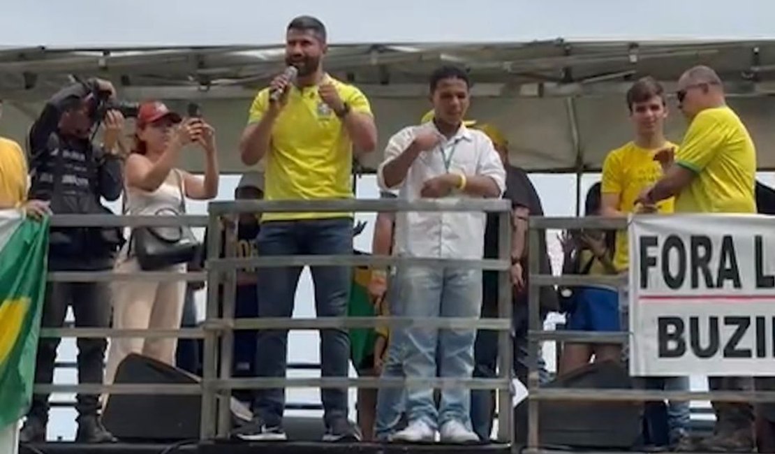 Deputado Fabio Costa participa de ato em Maceió pela liberdade