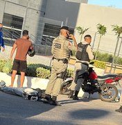 Jovem morre após cair de moto e ser atingida por caminhão no São Jorge