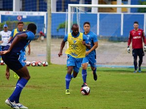 Fortaleza anuncia meia com passagens por Flamengo, Grêmio e Avaí