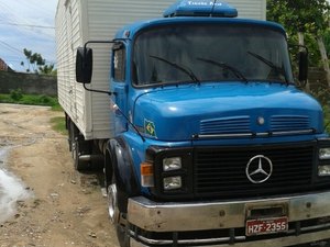 Caminhão é roubado em Arapiraca e criminosos abandonam vítimas no Sertão