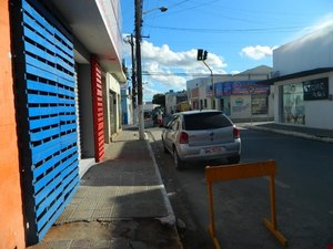 Vidraçaria é assaltada pela segunda vez por bandidos armados e de moto